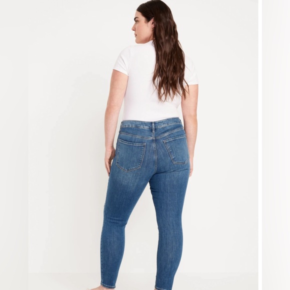 Old Navy rockstar high waisted Jeans - size 8 - Picture 2 of 11